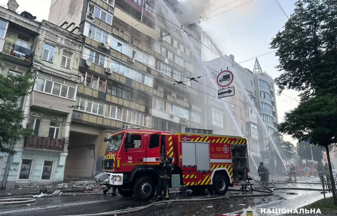 Поліцейська серед жертв атаки рф на Київ: показали наслідки