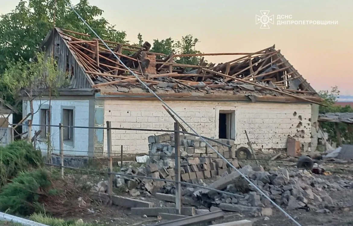 Рятувальник з дружиною постраждали від російського КАБу на Дніпропетровщині