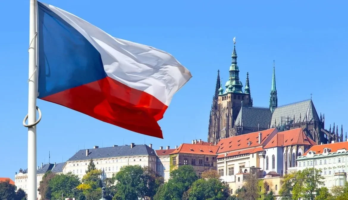Зростає втома? Як у Чехії зараз ставляться до біженців з України: дані соцопитування