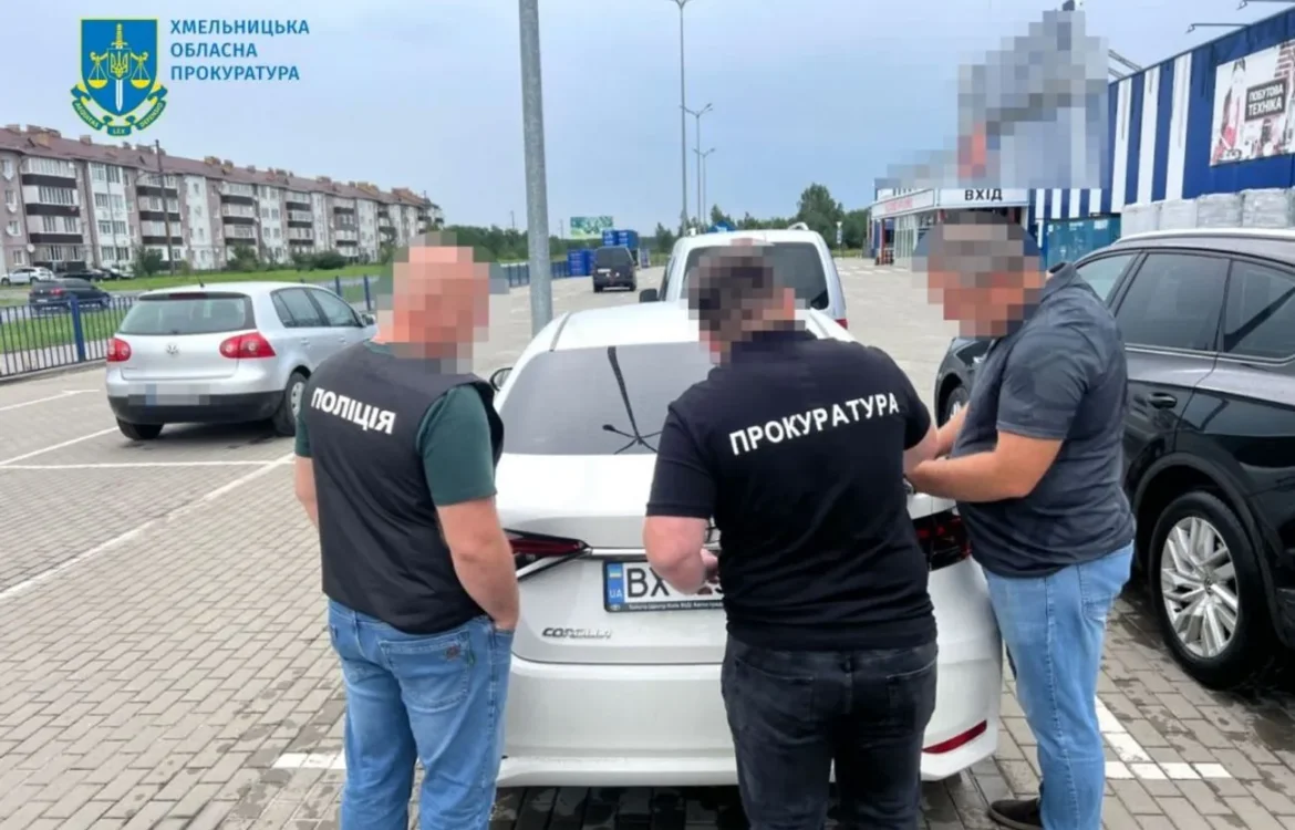 Масштабні зловживання на Хмельниччині та Буковині на десятки мільйонів: Кравченко заявив про 11 обшків та 23 підозри