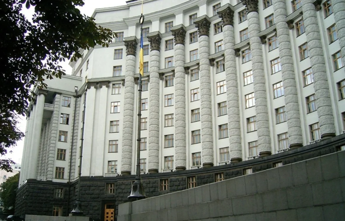 Кабмін перерозподілив понад 2,2 мільярда гривень на розвиток доріг