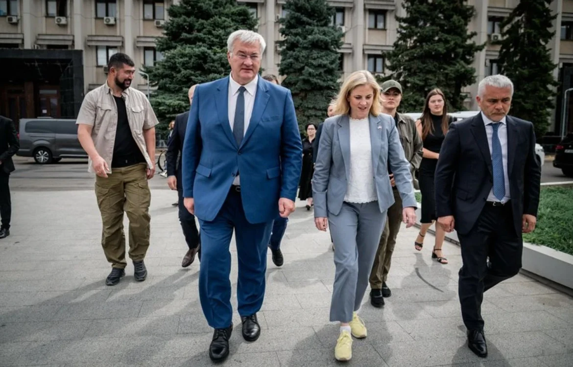 Голова МЗС Австрії прибула до України з третім візитом: зустрілася з Сибігою в Одесі