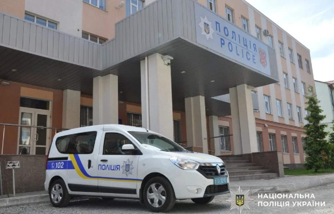 На Дніпропетровщині чоловік із ножем поранив рятувальників: зловмисника застрелила поліція