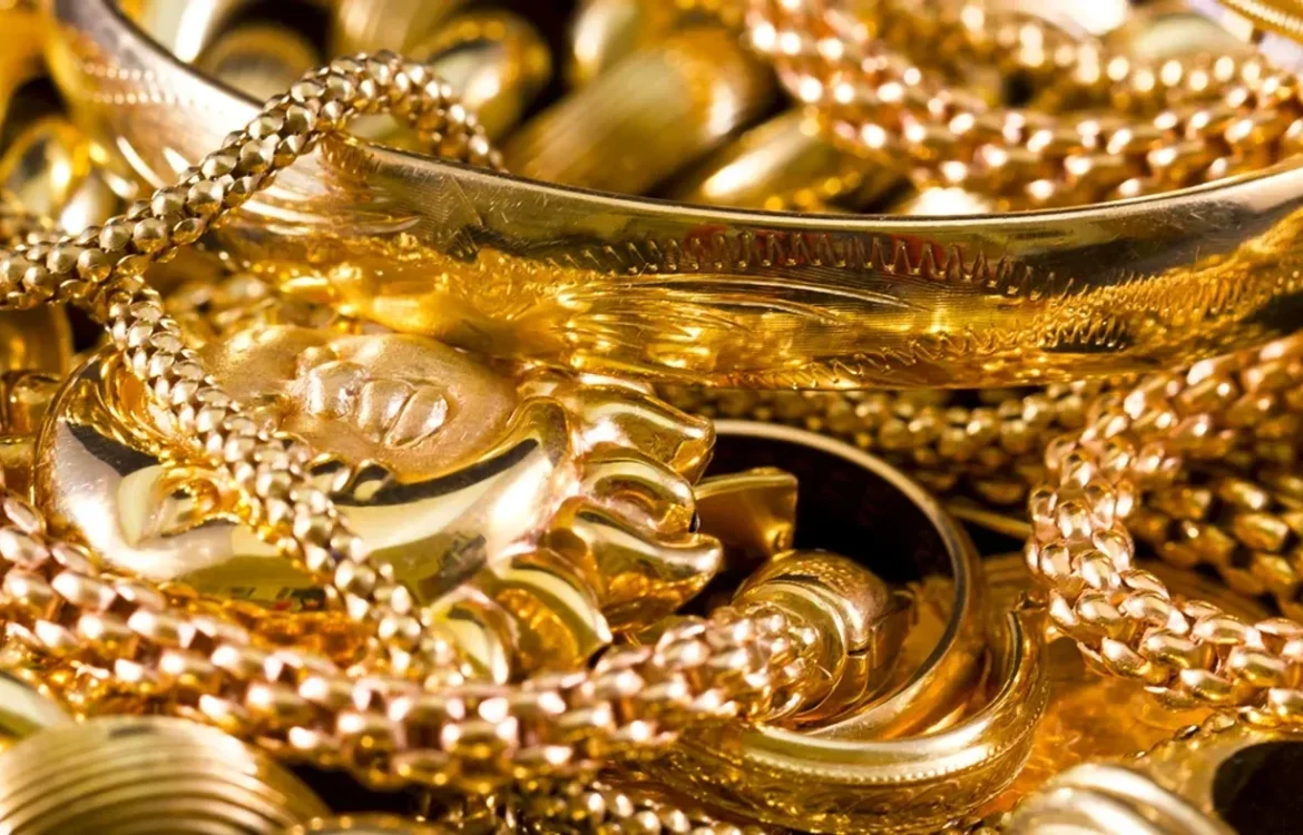 Золото відкотилося від рекордних максимумів: інвестори фіксують прибутки перед публікацією даних із США