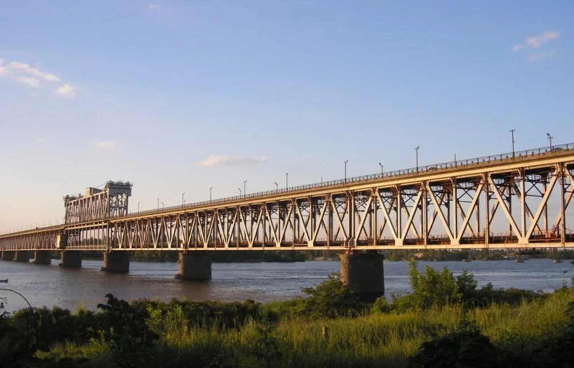 Кременчук відновлює рух мостом через Дніпро після ворожої атаки 7 вересня