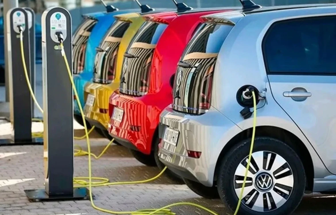 Україна подвоїла імпорт електромобілів у серпні: скільки бюджет отримав від розмитнення