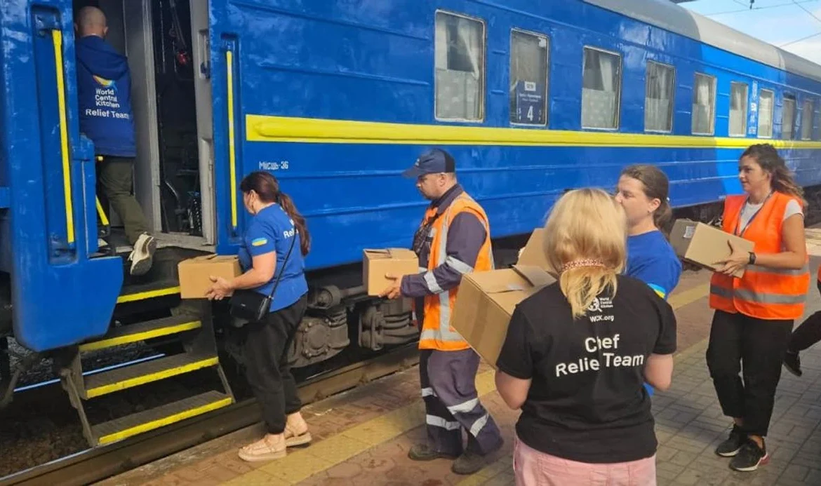 Через ранкову атаку на залізницю десятки поїздів затримуються на час від декількох хвилин до декількох годин