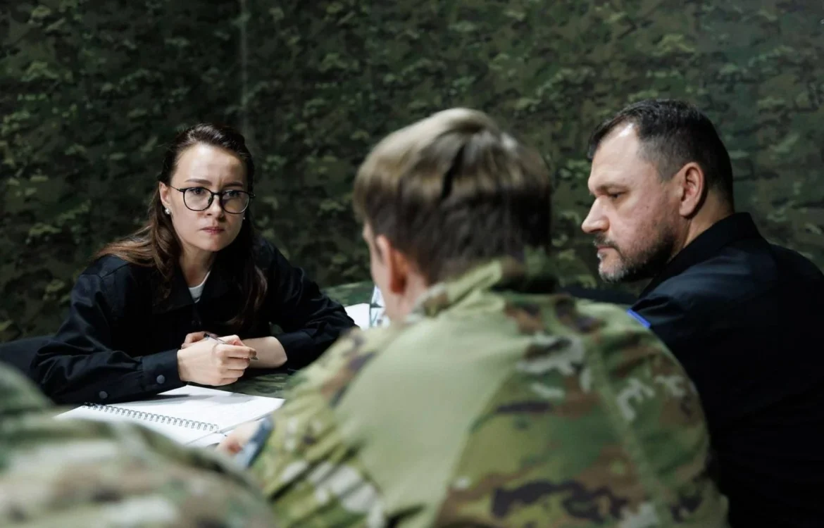 Заслухала доповіді про оперативну обстановку та ситуацію із забезпеченням: Свириденко відвідала підрозділи на Донеччині