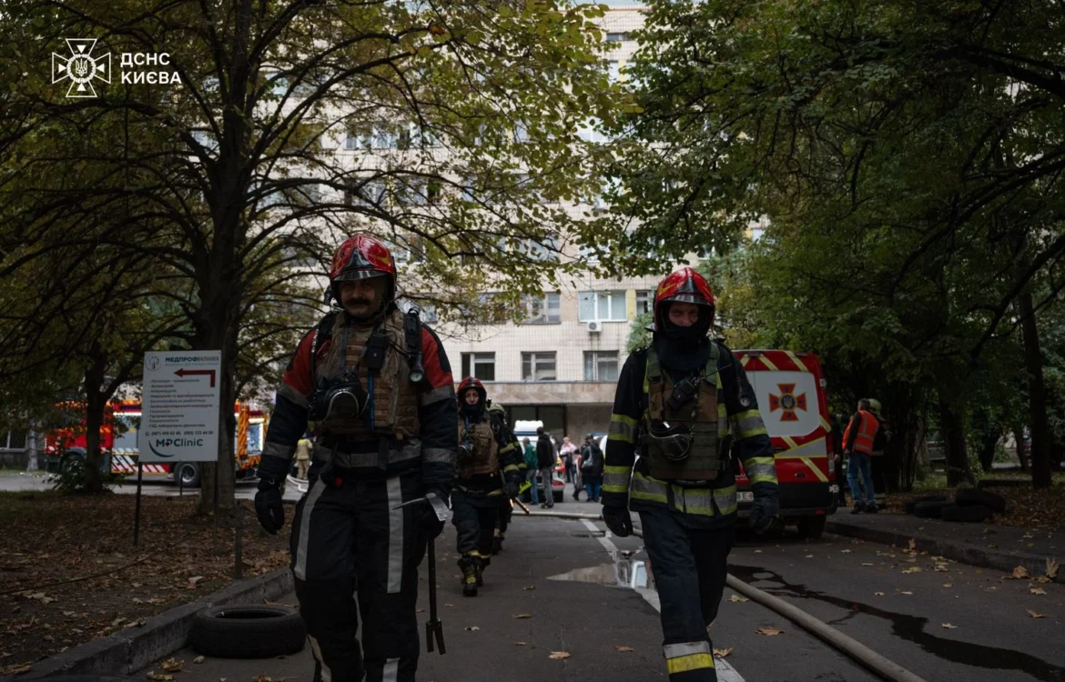 У Києві завершили аварійно-рятувальні роботи після нічної російської атаки – ДСНС