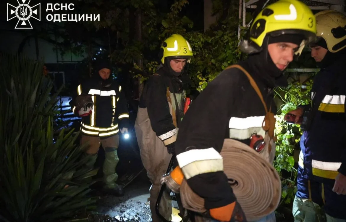 В Одесі майже добу ліквідовують наслідки негоди: 9 людей загинули, у тому числі дитина