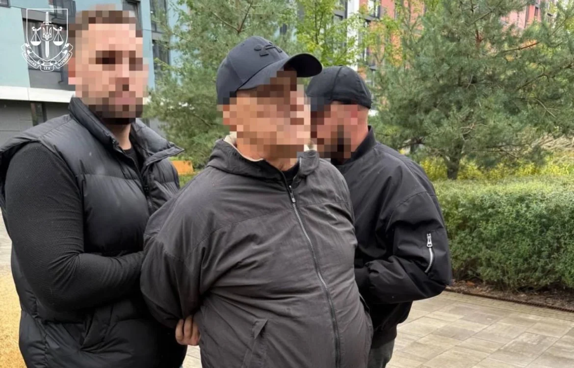 Вимагав 15 тис. доларів за переведення військового в тил: затримано чоловіка, який хизувався зв’язками в Міноборони
