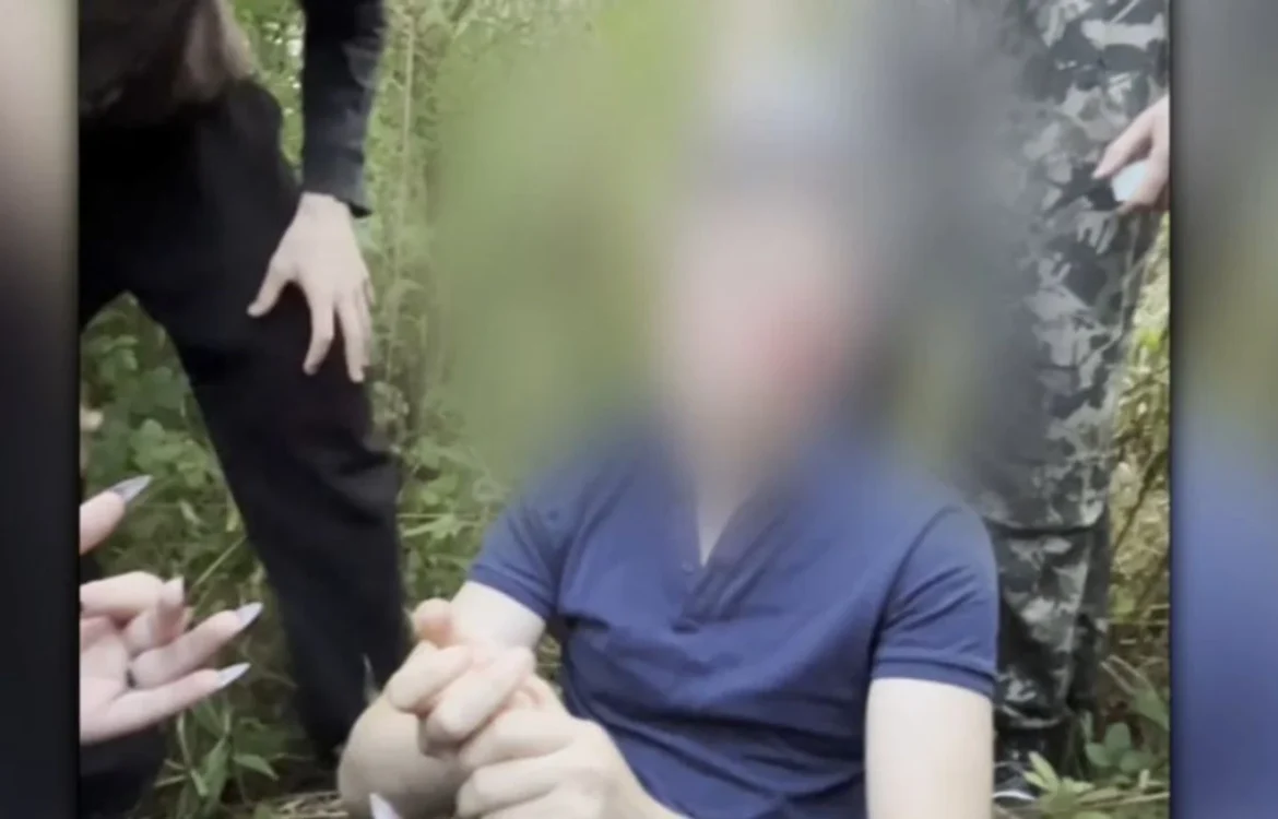 У Польщі підлітки виманили українця, побили та намалювали нацистську символіку на обличчі