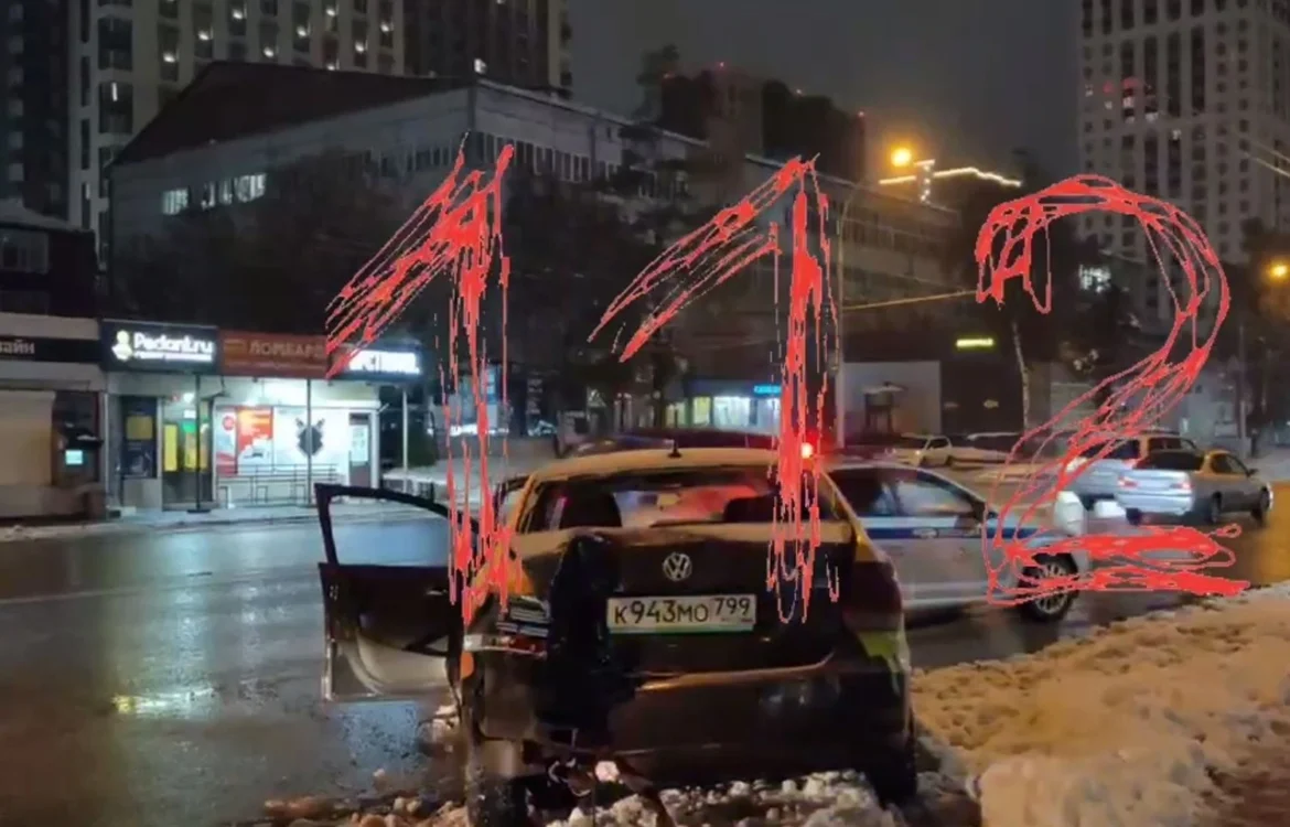 У рф авто каршерингу врізалось у натовп людей на зупинці, а потім в’їхало у кіоск