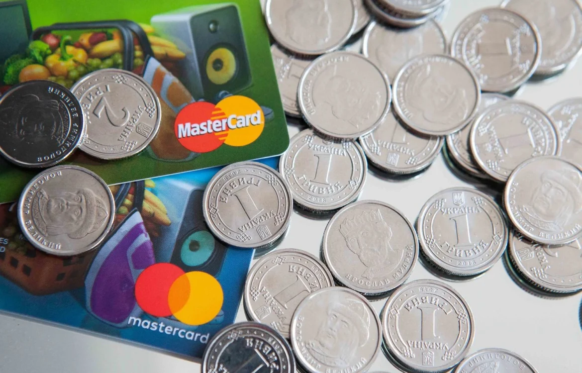 Працівниця банку в Києві перевела собі пів мільйона гривень з рахунків померлих клієнтів: їй повідомлено про підозру