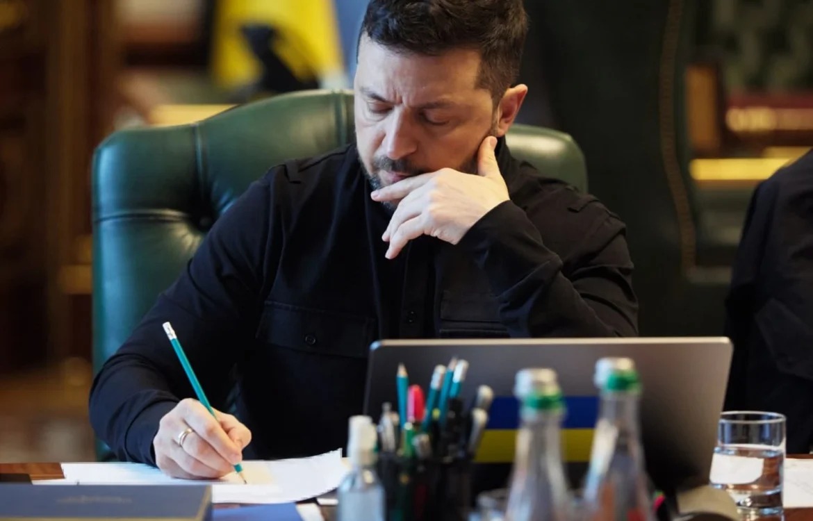 "Рішення, як це зробити, є": Зеленський обговорив з Лагард використання заморожених активів росії після атаки рф на енергетику