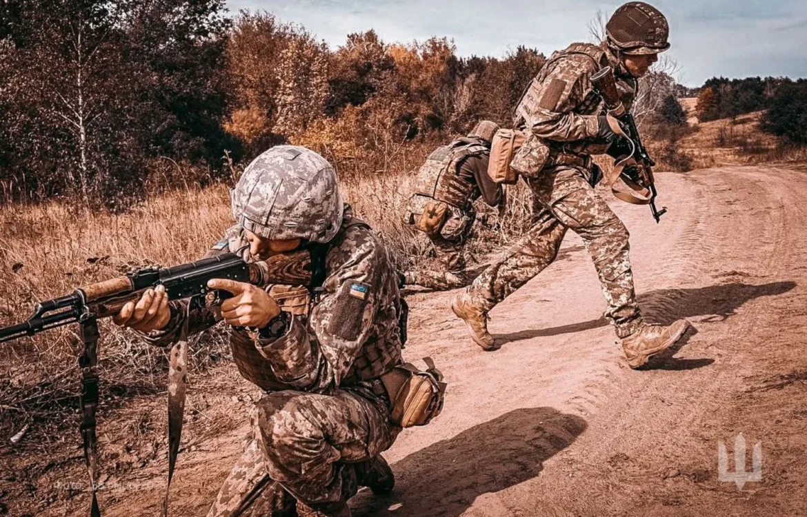 На фронті зафіксовано 76 бойових зіткнень, ворог активно діє на трьох напрямках