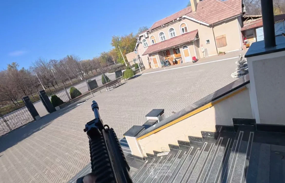 Офіцер ЗСУ врятував іноземну знімальну групу від російського FPV-дрона