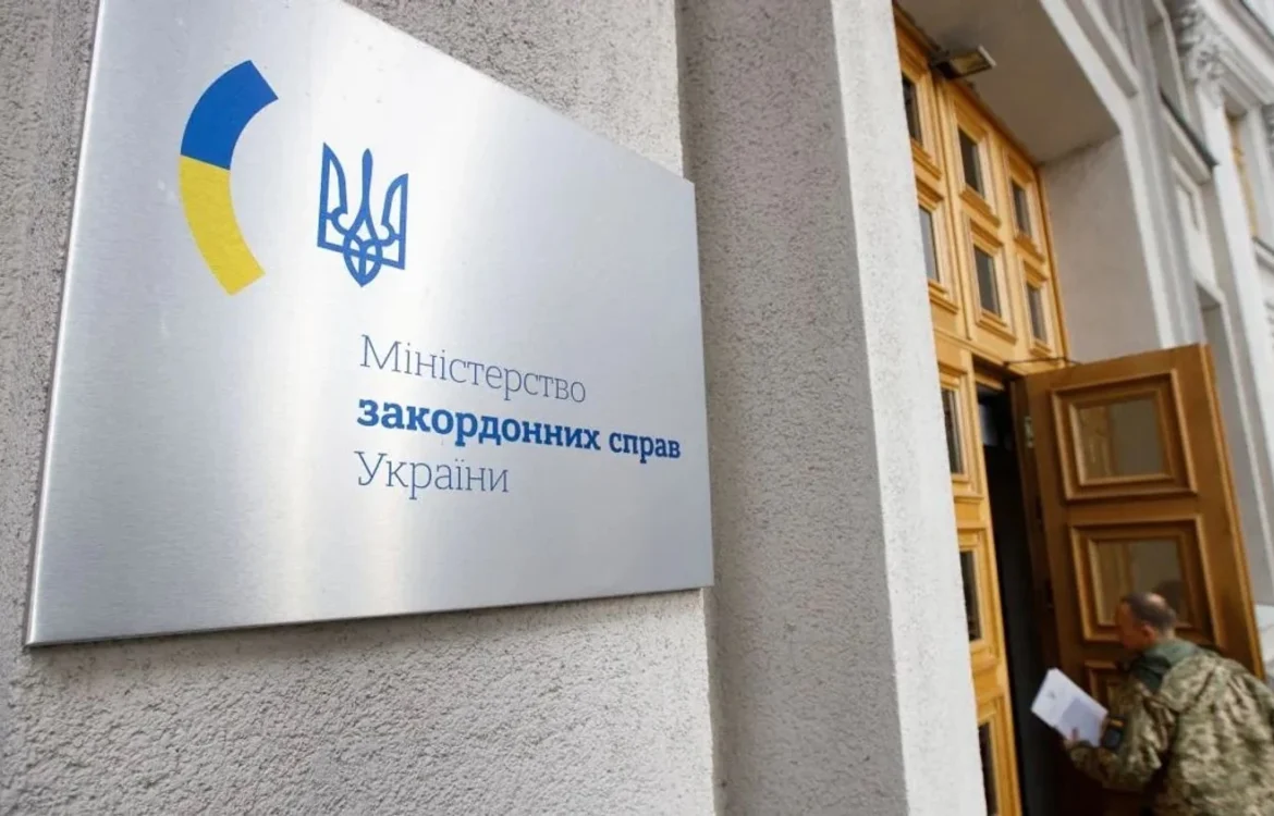 Україна знижує дипломатичні зв