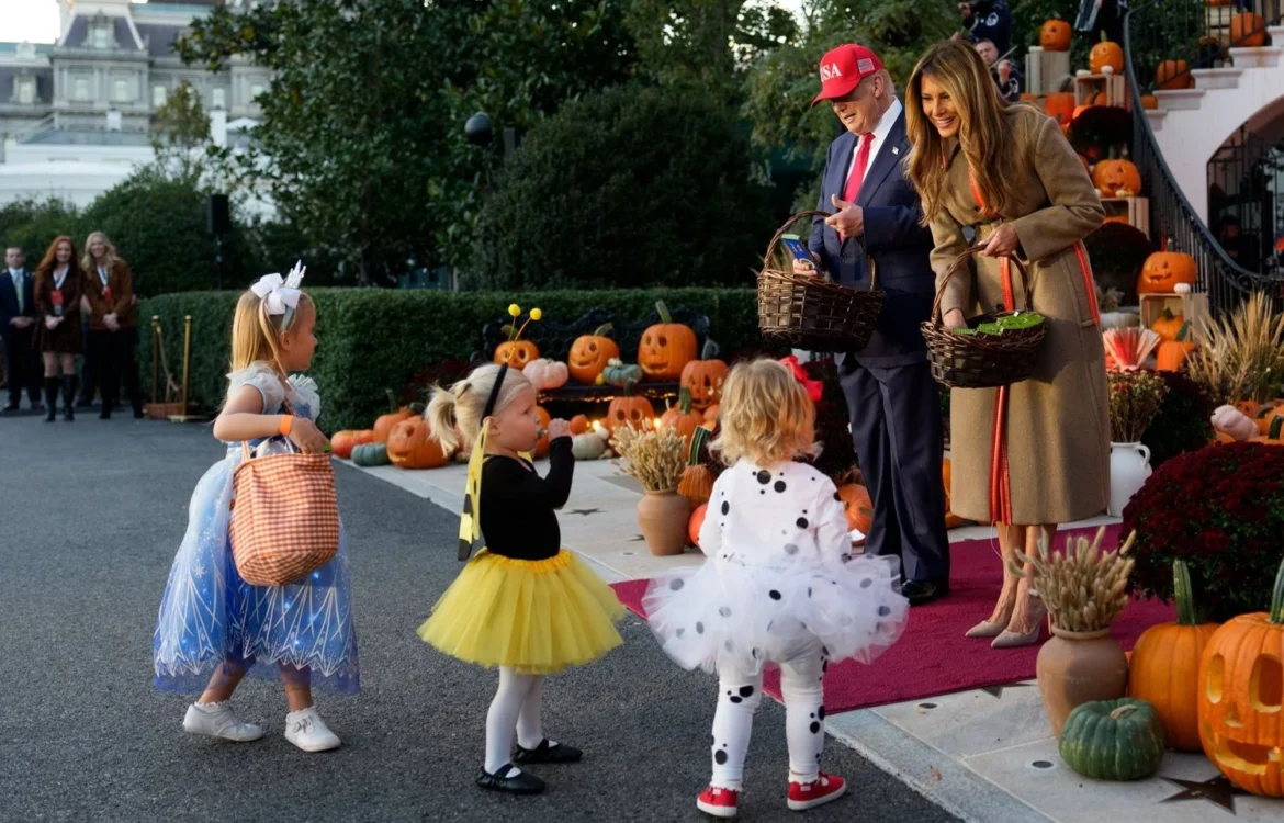 Геловін із Трампами: як прикрасили Білий дім та чим частували дітей