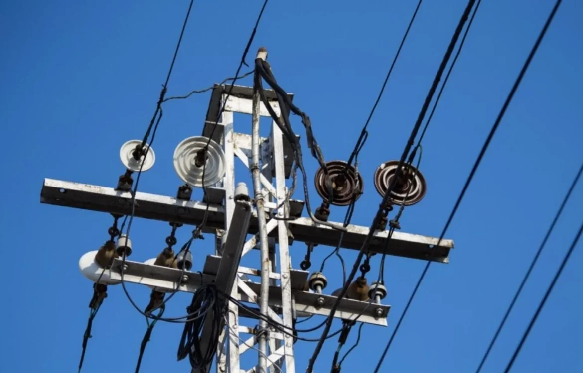 У суботу у деяких областях будуть діяти графіки відключення світла: скільки черг