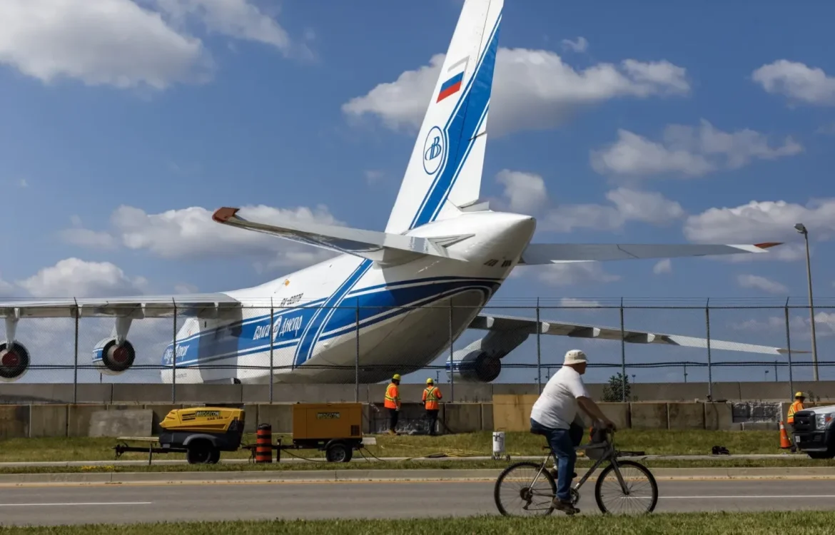 Канада планує передати Україні російський Ан-124, але є нюанс - Bloomberg