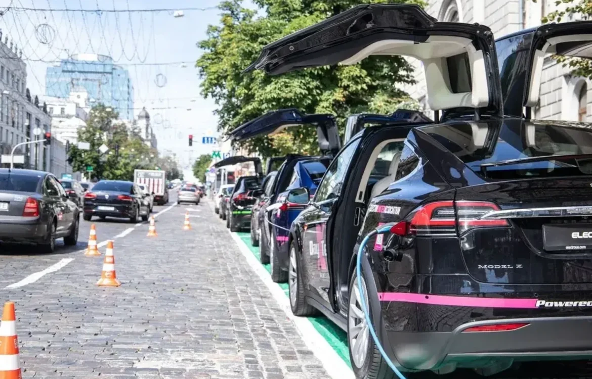 Українці рекордно наростили купівлю нових авто: китайський BYD продовжує лідирувати