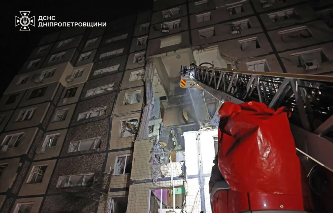 Двоє людей стали жертвами удару рф по багатоповерхівці у Дніпрі, постраждалих вже 12