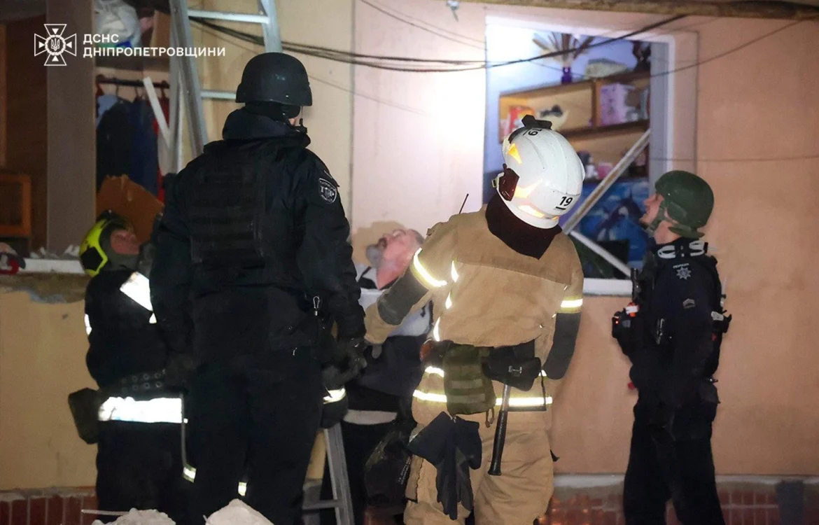 Кількість жертв удару рф по багатоповерхівці у Дніпрі зросла до 3