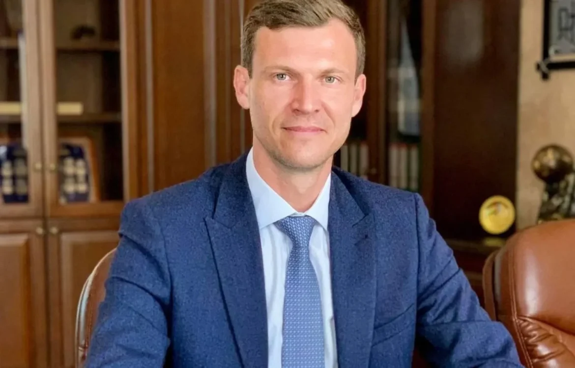 Міністр освіти Лісовий залишив на посаді в.о. ректора Державного біотехнологічного університету людину нардепа-хабарника Одарченка