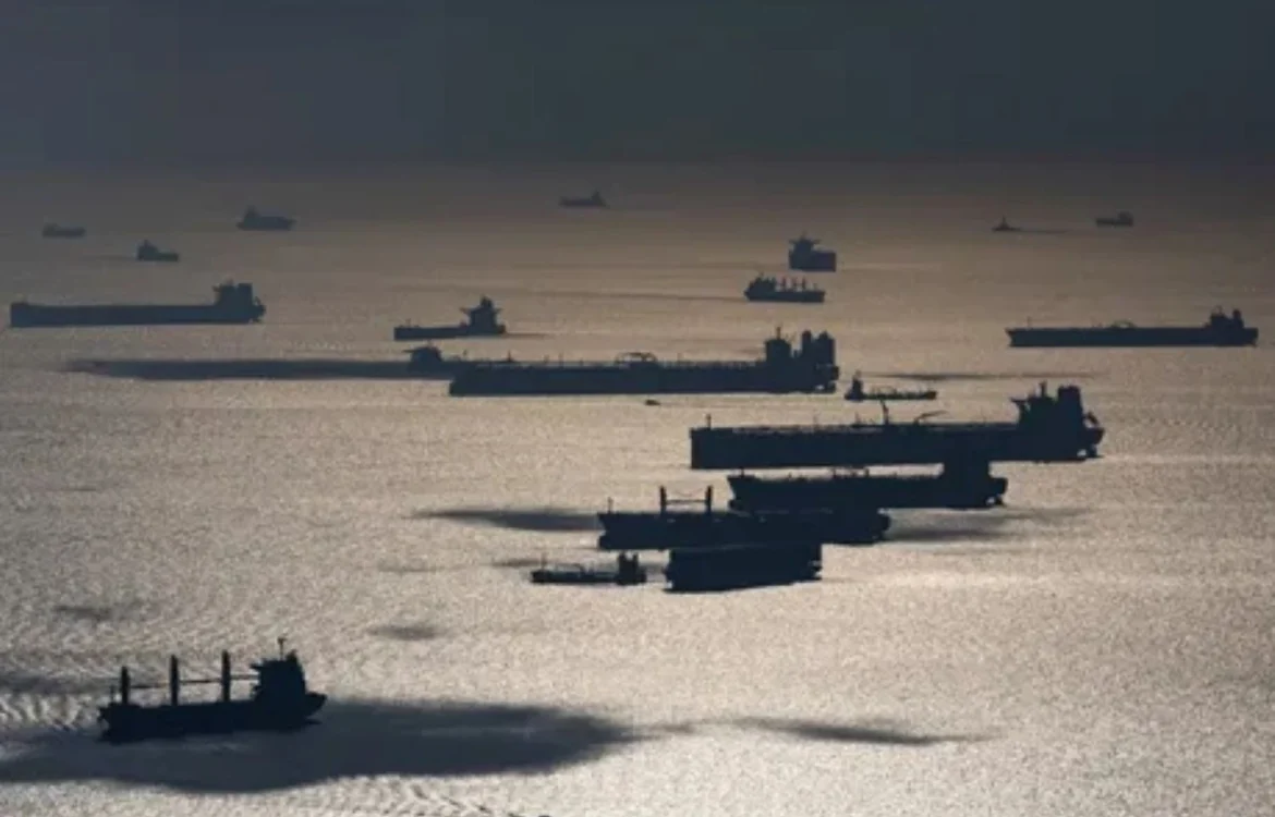 У жовтні із портів рф вийшло 84 судна з нафтою, що входять до