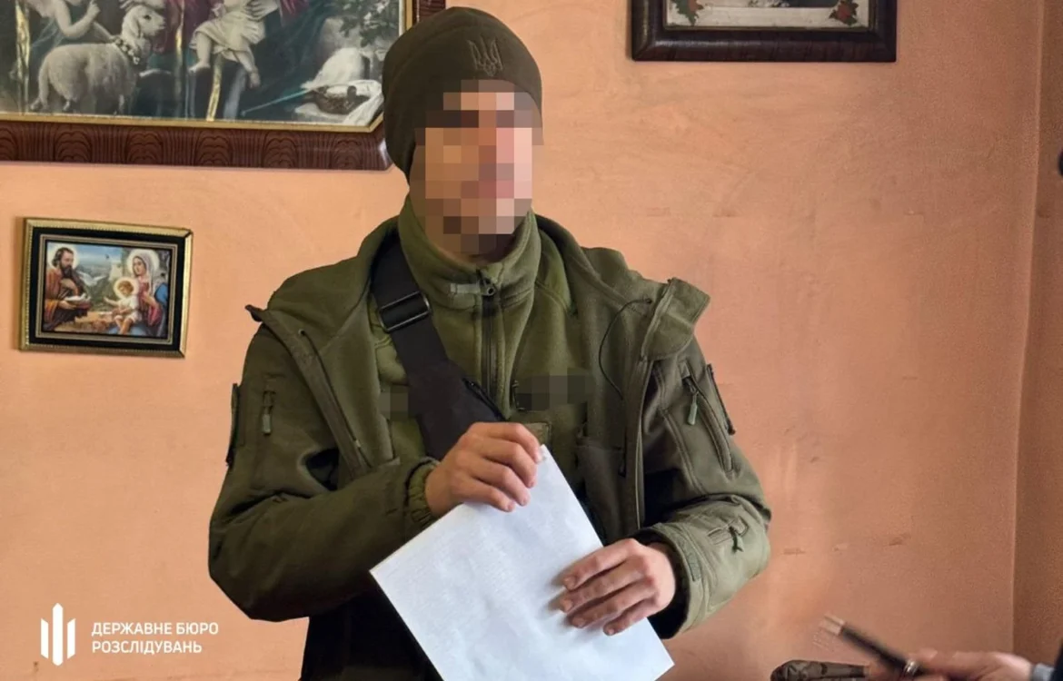 Військовий продавав чоловікам маршрути до Європи через віртуальні гаманці: на Закарпатті викрито