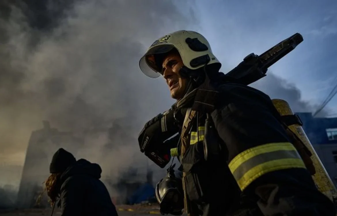 У Харкові російський дрон влучив у багатоповерхівку: є постраждалі
