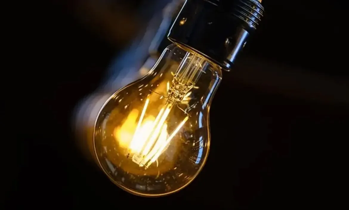 В Україні 6 грудня діятимуть графіки відключень: скільки черг буде без світла