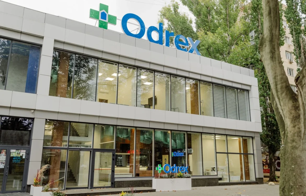 Смерть пацієнта у скандальній клініці “Одрекс”: апеляційний суд розгляне зміну запобіжного заходу онкологу