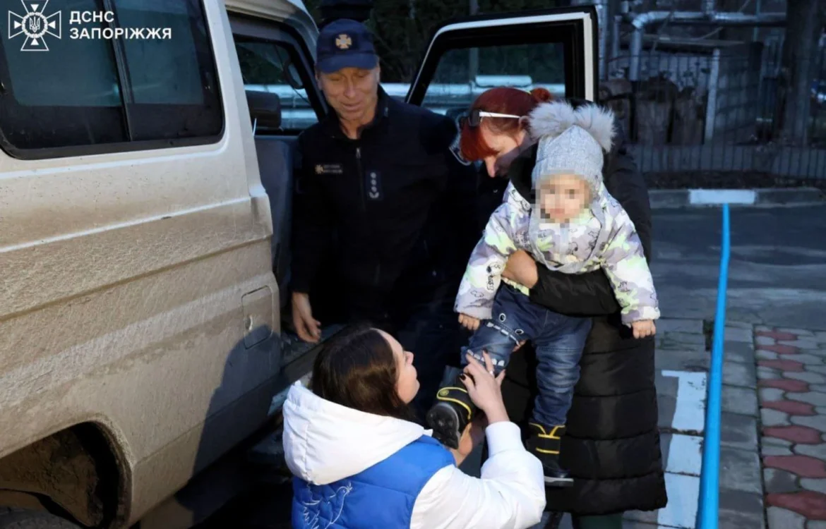 Три покоління родини евакуйовано із Запорізької прифронтової зони