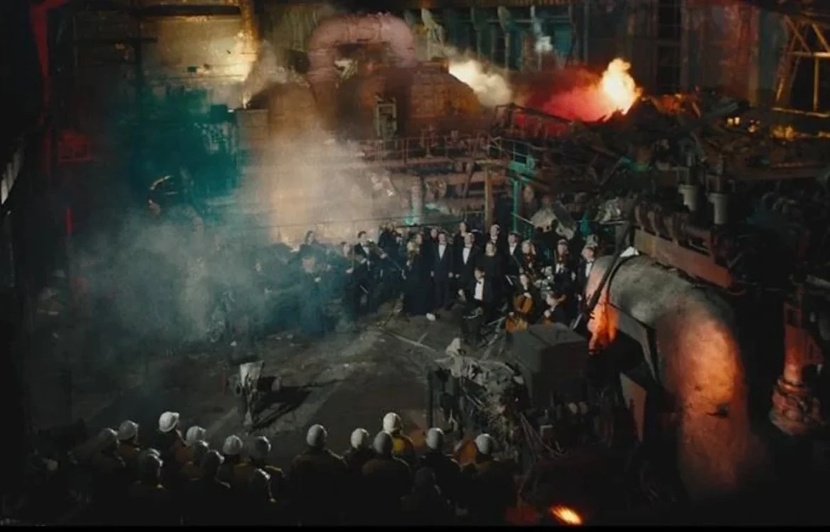 Світло тримається": на зруйнованій росіянами ТЕС виконали "Щедрик