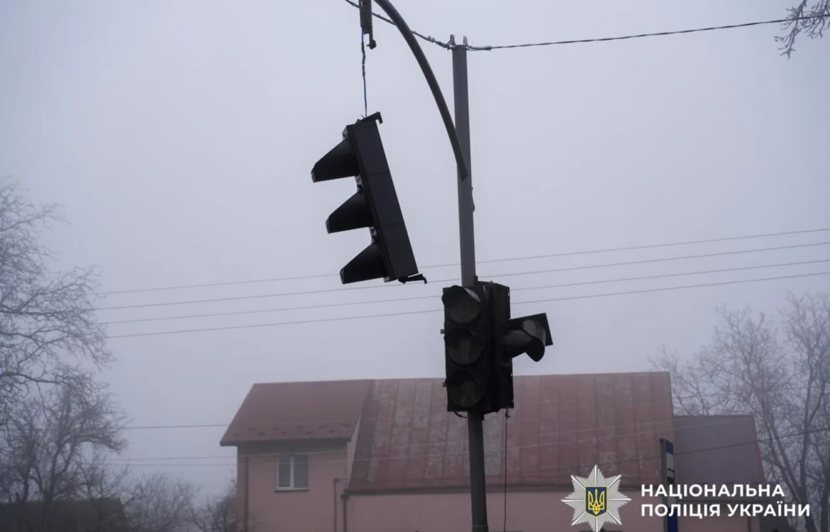 На трасі Київ-Чоп зіткнулися вісім автомобілів: є постраждалі