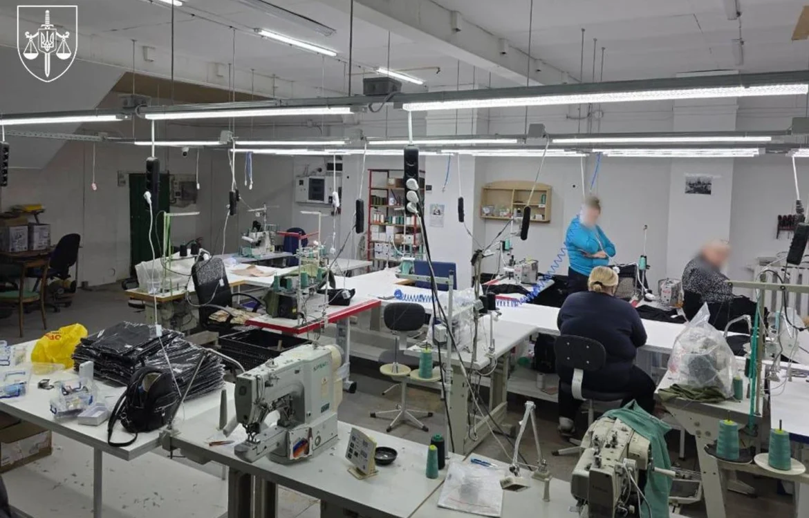 Підробки на 14 млн грн: правоохоронці викрили незаконне виробництво преміального одягу на Львівщині