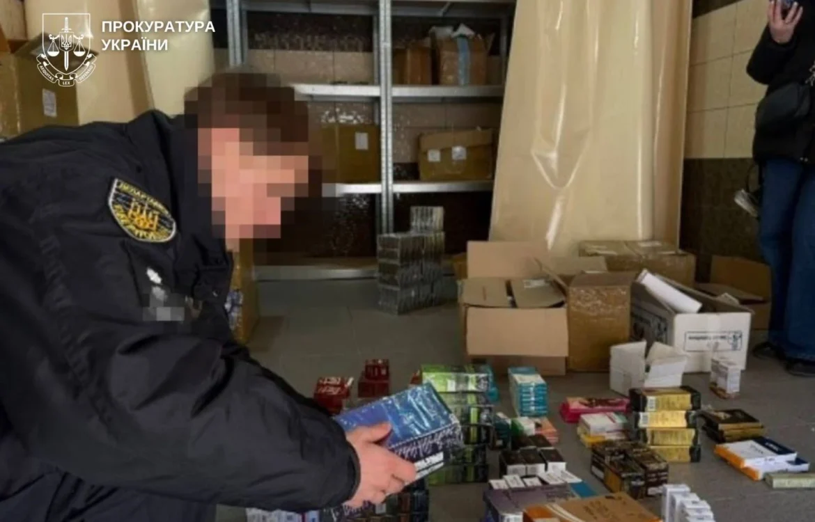 На Хмельниччині викрили злочинну групу, яка контрабандою ввозила та продавала ліки онлайн