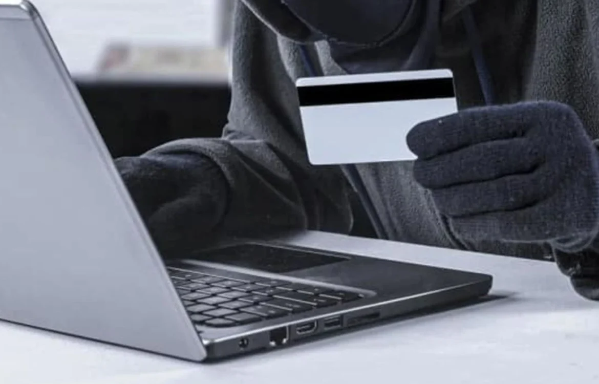 Як не потрапити на гачок шахраїв під час онлайн-знайомств: поради патрульної поліції