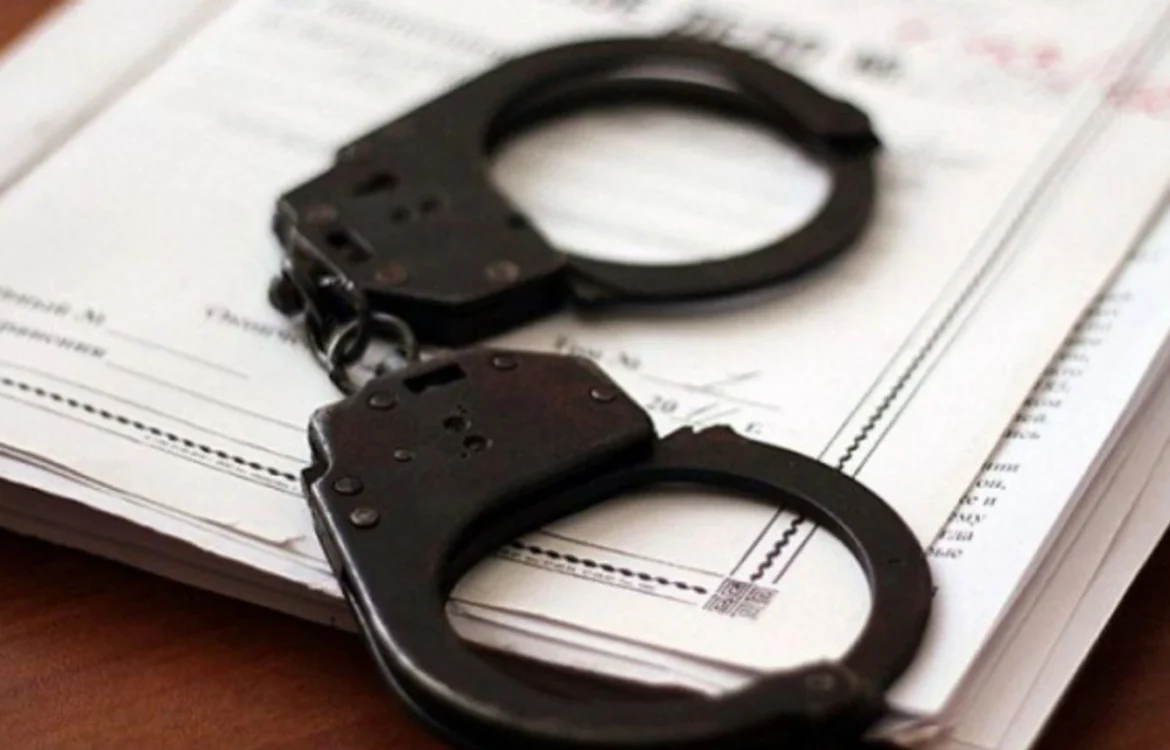 Отримували тисячі доларів за