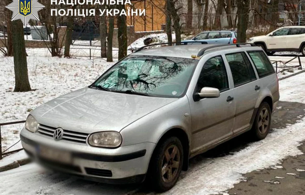 Киянин їздив містом з макетом протипіхотної міни на даху авто - поліція