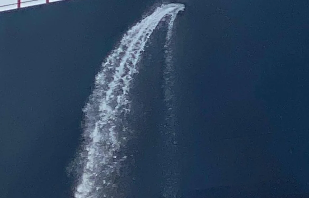 рф вдарила по 2 цивільних суднах, є поранені серед цивільних - ВМС ЗСУ