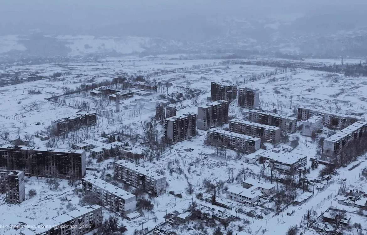 Колись затишний та мирний: українські військові показали зруйнований окупантами Куп