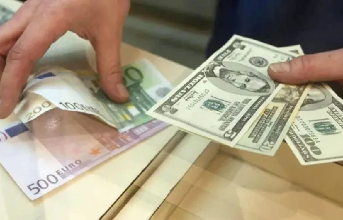 Курс валют на 7 січня: НБУ гривня подешевшала до долара та євро