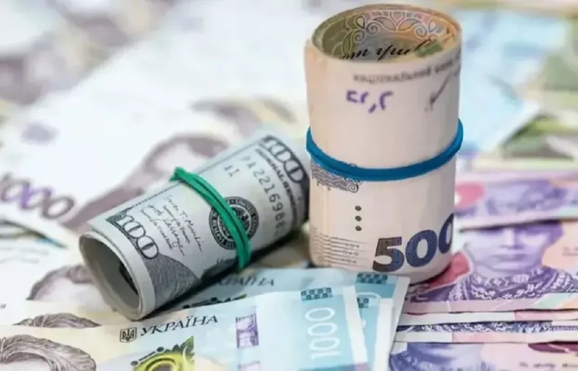 Курс валют на 8 січня: долар подорожчав до 42,72 гривні, вартість євро на міжбанку перевалила за 50 гривень