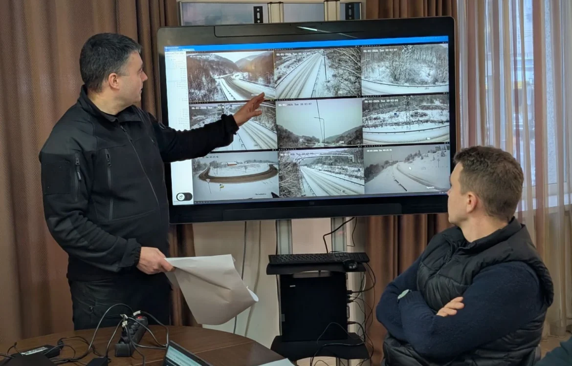 Хуртовина в Україні: заборона на рух вантажівок розширилася, на заході за ніч випало до 15 см снігу і негода рухається далі