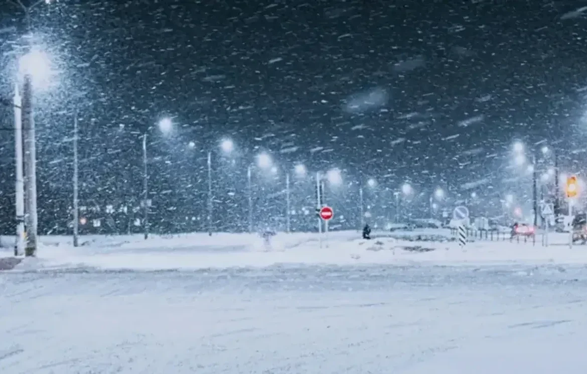 "Ситуація на дорогах може бути критичною": українців попередили про негоду 9 січня зі штормовим вітром, завірюхами та ожеледицею