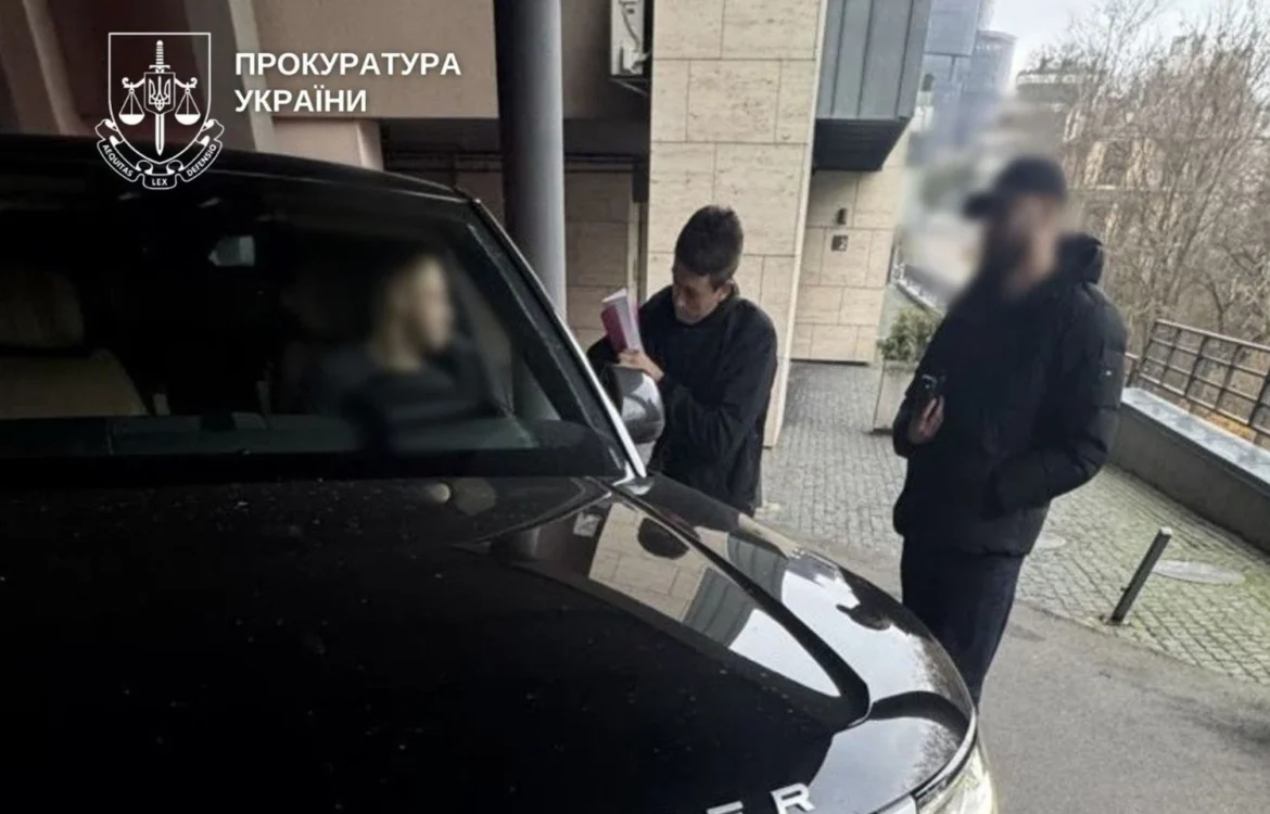 Понівечив обличчя пацієнтки під час підтяжки брів та операції на носі: у Києві повідомили підозру пластичному хірургу