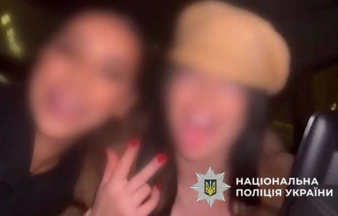 У Києві три блогерки співали